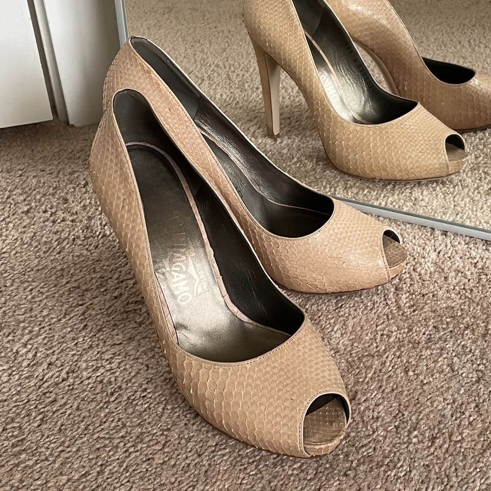 Salvator Ferragamo Nude Leather Peep Toe Heels